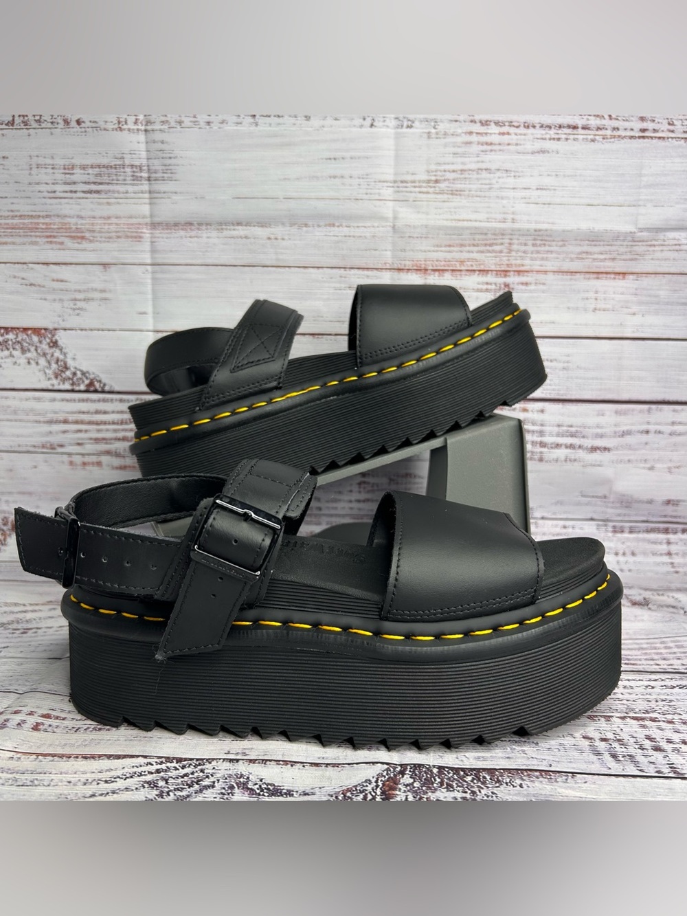Dr. Martens Voss Quad Platform Black Hydro Leather Sandals Women’s Size 9